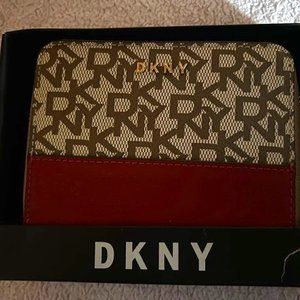 NEW with tags DKNY Wallet money cardholder NWT and box
